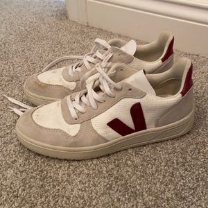 Veja V-10 sneakers sz US 9
